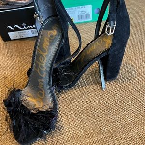 Sam Edelman womens black block heel with feathers.